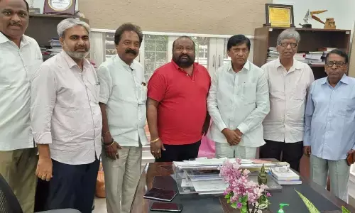 Representatives of Nampally Exhibition Society met Civil Supplies Minister Gangula Kamalakar and State Planning Board Vice Chairman Boinpalli Vinod Kumar at the ministers quarters in Hyderabad on Wednesday