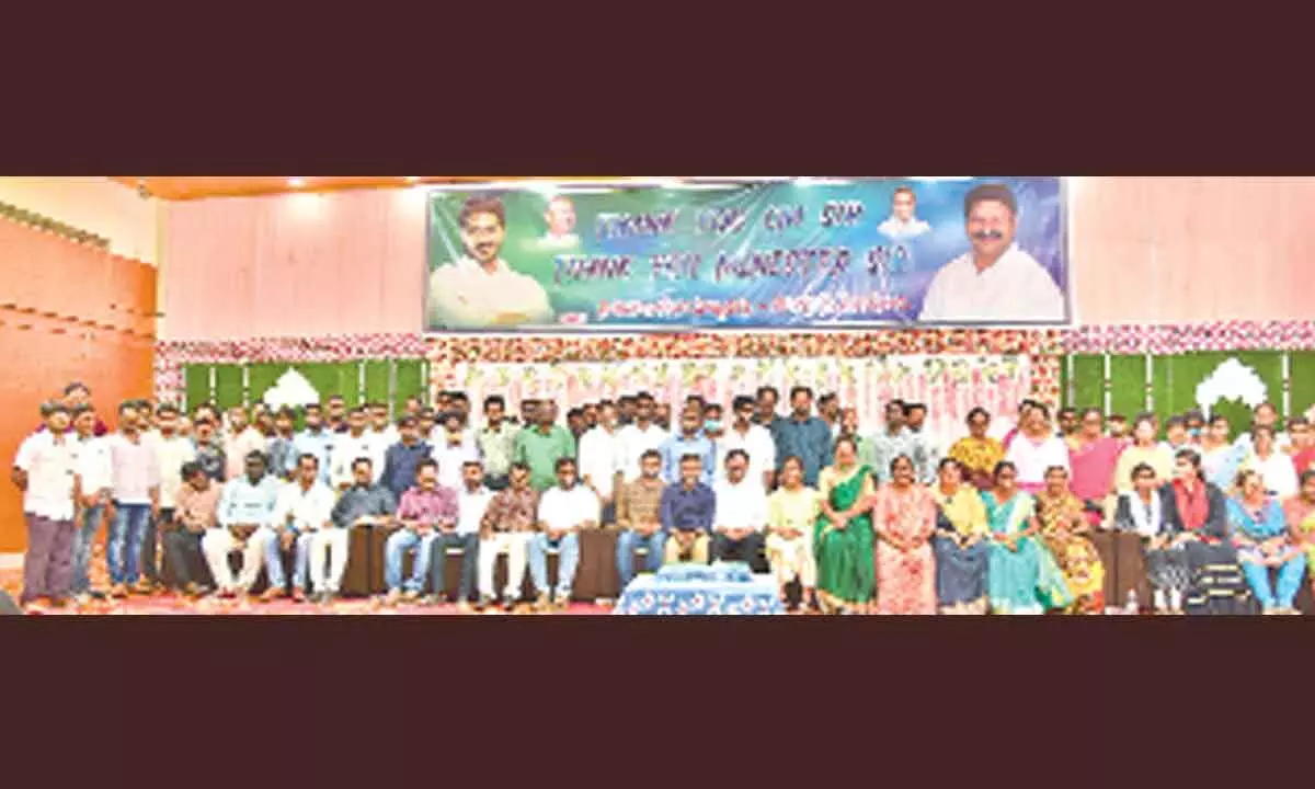 Housing Minister Jogi Ramesh with the Sachivalayam employees at a programme at a convention hall in Guduru on Thursday