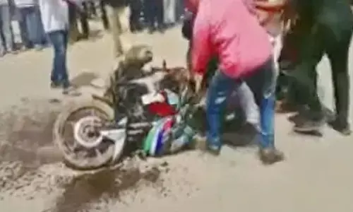 Youn man attempts suicide in support of three capitals in Chodavaram