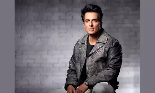 On Karwa Chauth day, Sonu Sood decides to open skill centres for women