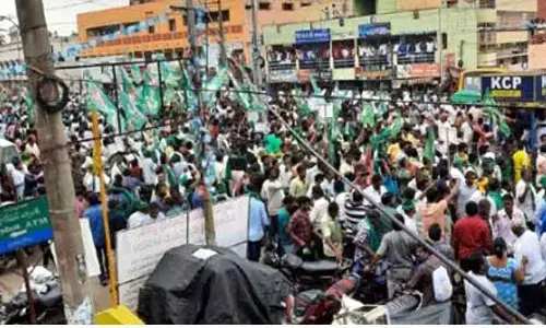 Amaravati farmers’ maha padayatra at Nidadavole on Friday