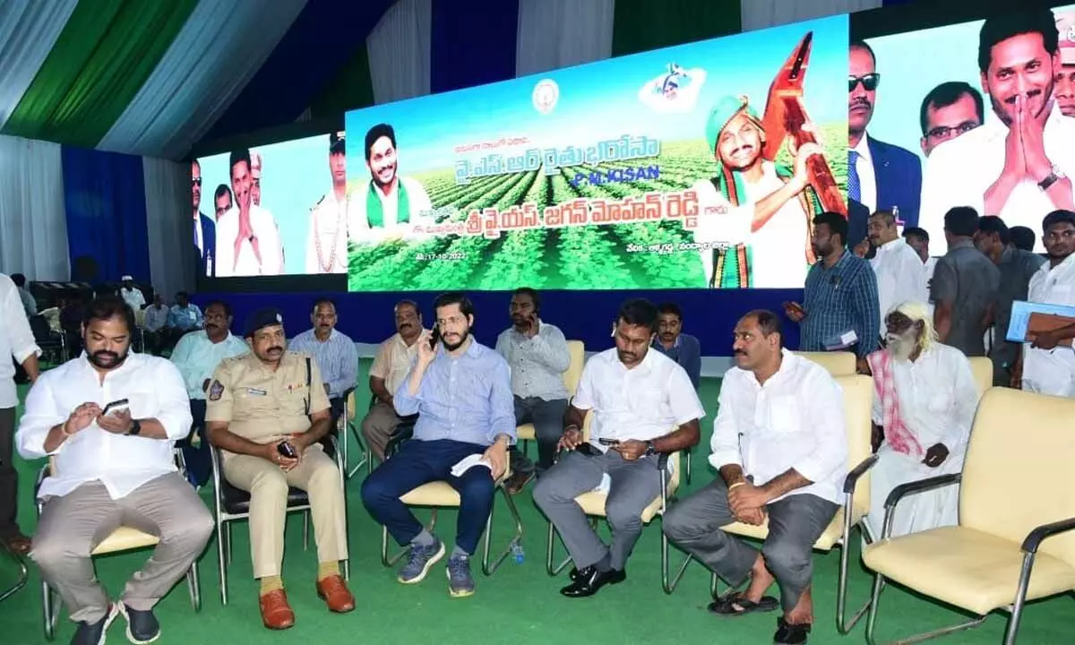 Nandyal District Collector Dr Manazir Jilani Samoon and SP K Raghuveera Reddy on Sunday inspecting the arrangements at YPPM Government Junior College in Allagadda, the venue for the Chief Minister’s public meeting on Monday