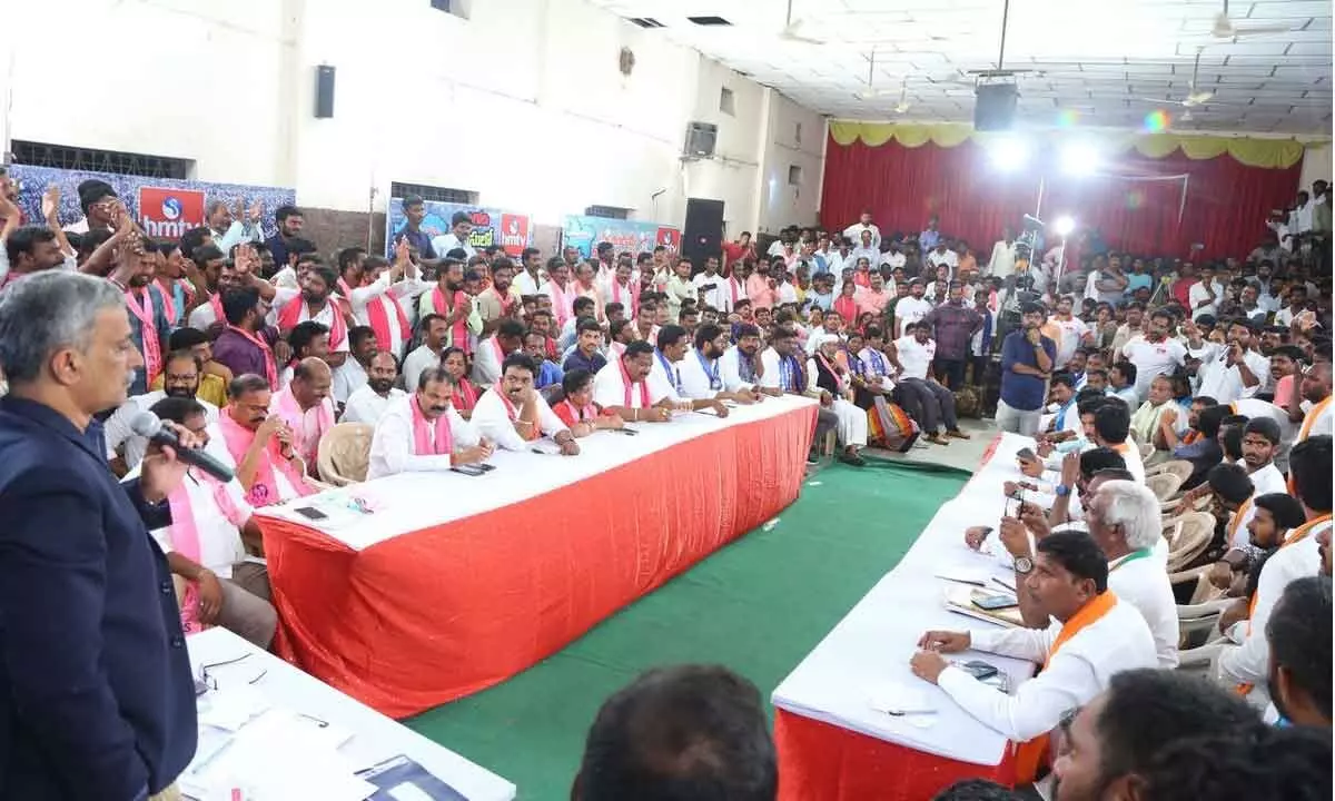 Dasha- Disha program coordinator K Srinivas speaking at the programme in Narayanpur on Monday