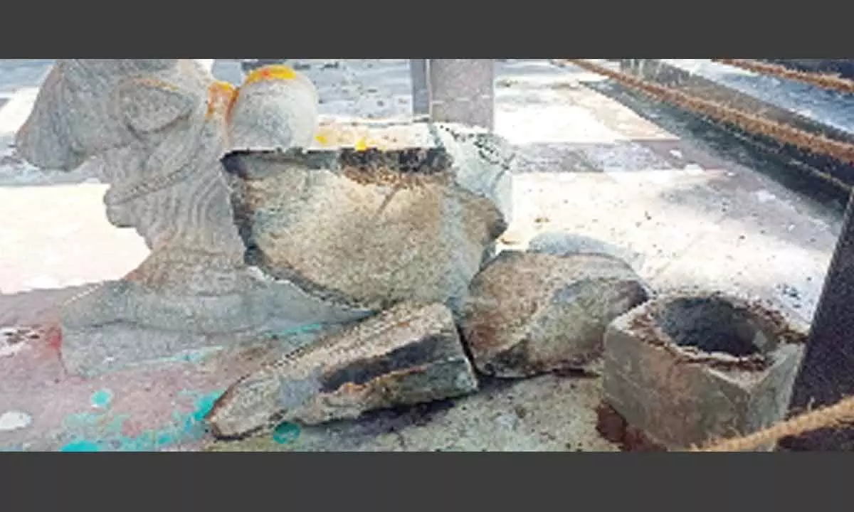 Damaged Nandi idol at Sri Yeleswara Swamy temple in Kanaparti