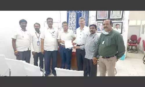 Leaders of AP Medical employees’ union submitting a representation to Ruia hospital superintendent Dr Nagamuneendrudu in Tirupati on Monday