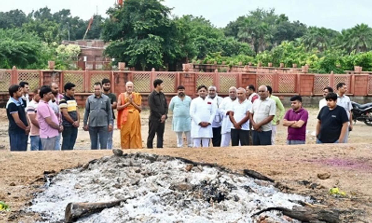 Mulayam's ashes to be immersed in Prayagraj on Wednesday