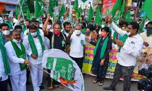 Amaravati farmers Maha Padayatra in Rajahmundry today, YSRCP to hold a public meeting