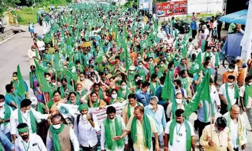 Tension grips at Rajahmundry as Amaravati farmers were attacked