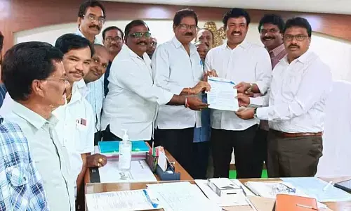 YSRCP north constituency coordinator KK Raju submitting a memorandum to GVMC Commissioner P Raja Babu in Visakhapatnam on Tuesday