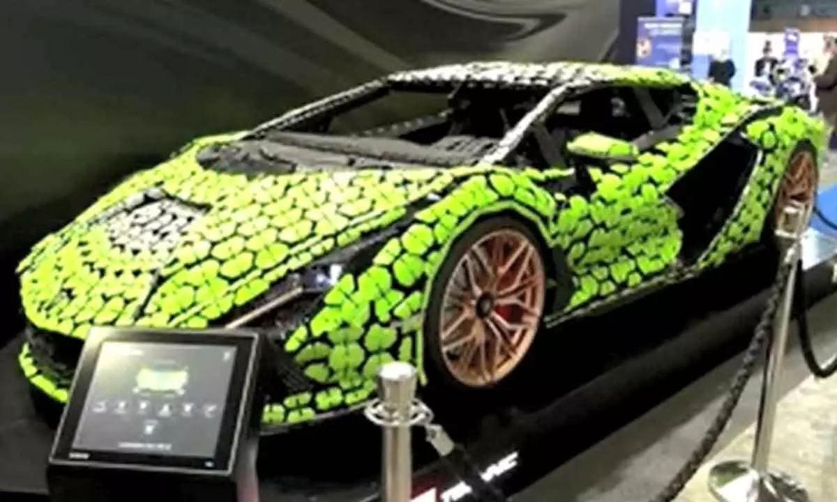 Flashy Green Lamborghini Supercar Featured at Paris Motor Show
