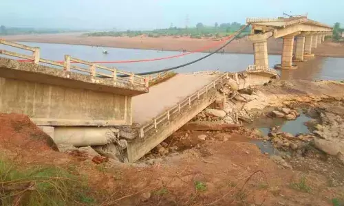 Major portion of Andevelli bridge collapses