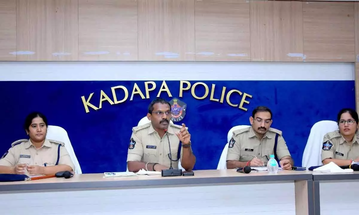 SP KKN Anburajan addressing a district-level crime review meeting in Kadapa on Thursday