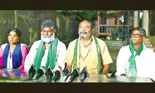 Amaravati JAC representatives Siva Reddy, Gadde Tirupathi Rao and others speaking to the media at Dwarapudi on Thursday