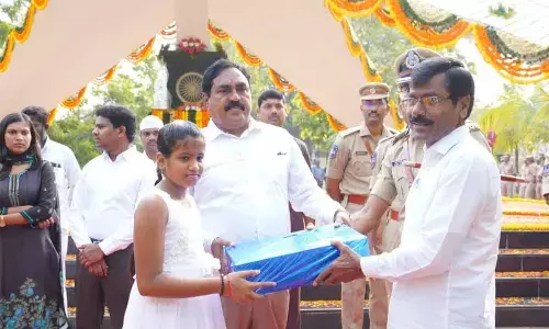 Minister for Panchayat Raj and Rural Development Errabelli Dayakar Rao giving away memento to a martyrs family on the occasion of Police Commemoration Day in Hanumakonda on Friday