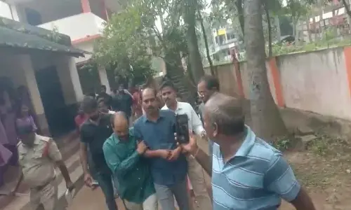 Sakinetipalli: Govt school teacher forces student to sit in dustbin