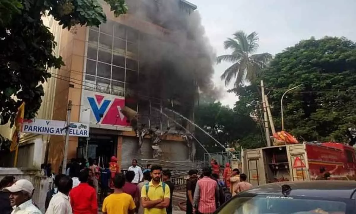 Andhra Pradesh: Fire breaks out at a Mart in Vizianagaram, no casualties