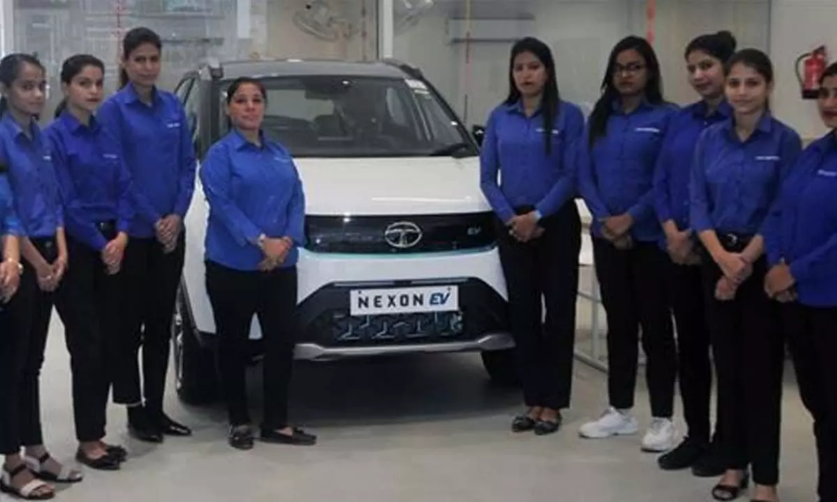 The above team has got women mechanics, sales executives, desk and administrative staff. Novelty Tata Director, Jatinder Singh Sachdev, stated Tata’s first such showroom in the nation, where only women staff has been employed.