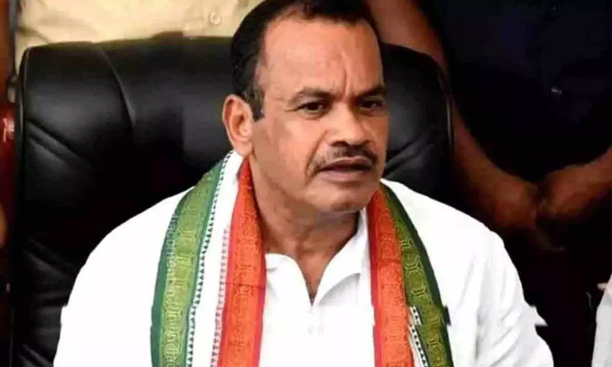 Cong issues show cause notice to Venkat Reddy