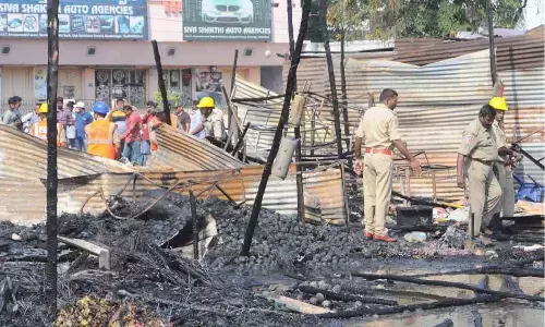 Fire accident fire crackers stalls at Zimkhana grounds gandhinagar  in Vijayawada on Sunday ( Hans photo Ch Venkata Mastan )