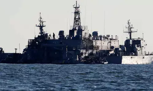 Two Koreas exchange warning shots along western border