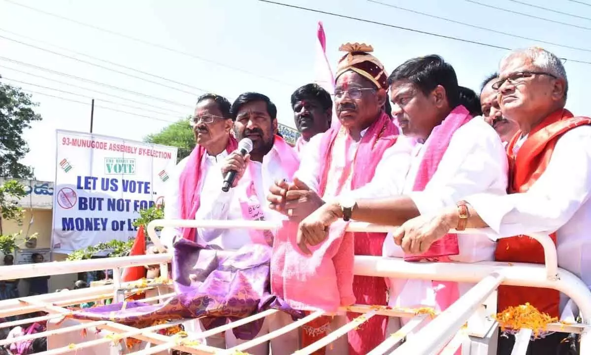 Minister Jagadish Reddy along with TRS candidate Kusukuntla Prabhakar Reddy and PUC chairman Ashannagari Laxma Reddy addressing the villagers in Dandumalkapur village in Munugodu constituency on Tuesday