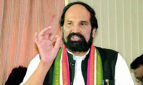 Uttam: Both TRS, BJP equally responsible for weavers plight