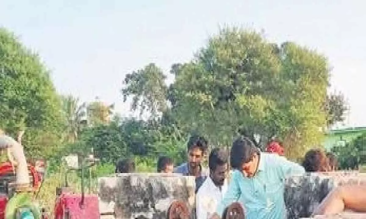 Shahapur Tahsildar, Madhuraj inspects an open well at Hotpet village