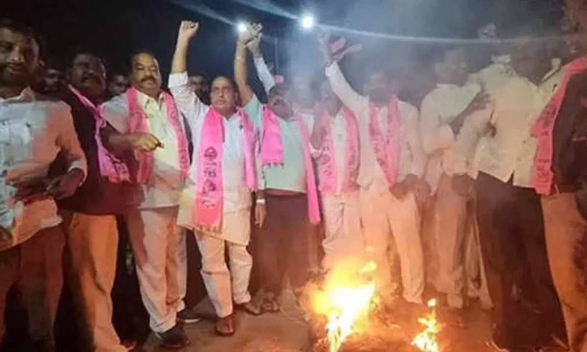 TRS holds flash protests over BJP attempts in buying MLAs
