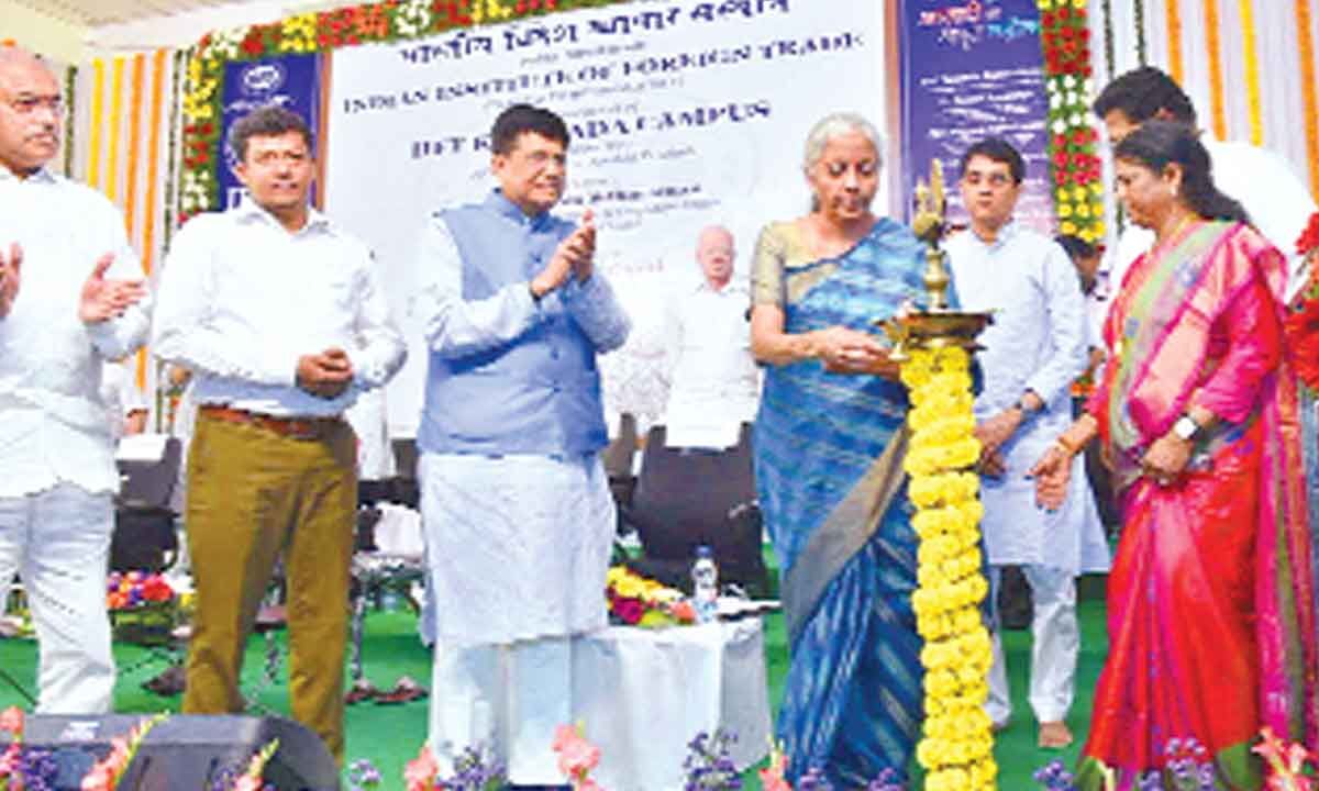 Kakinada will play key role in nation's economy: Nirmala