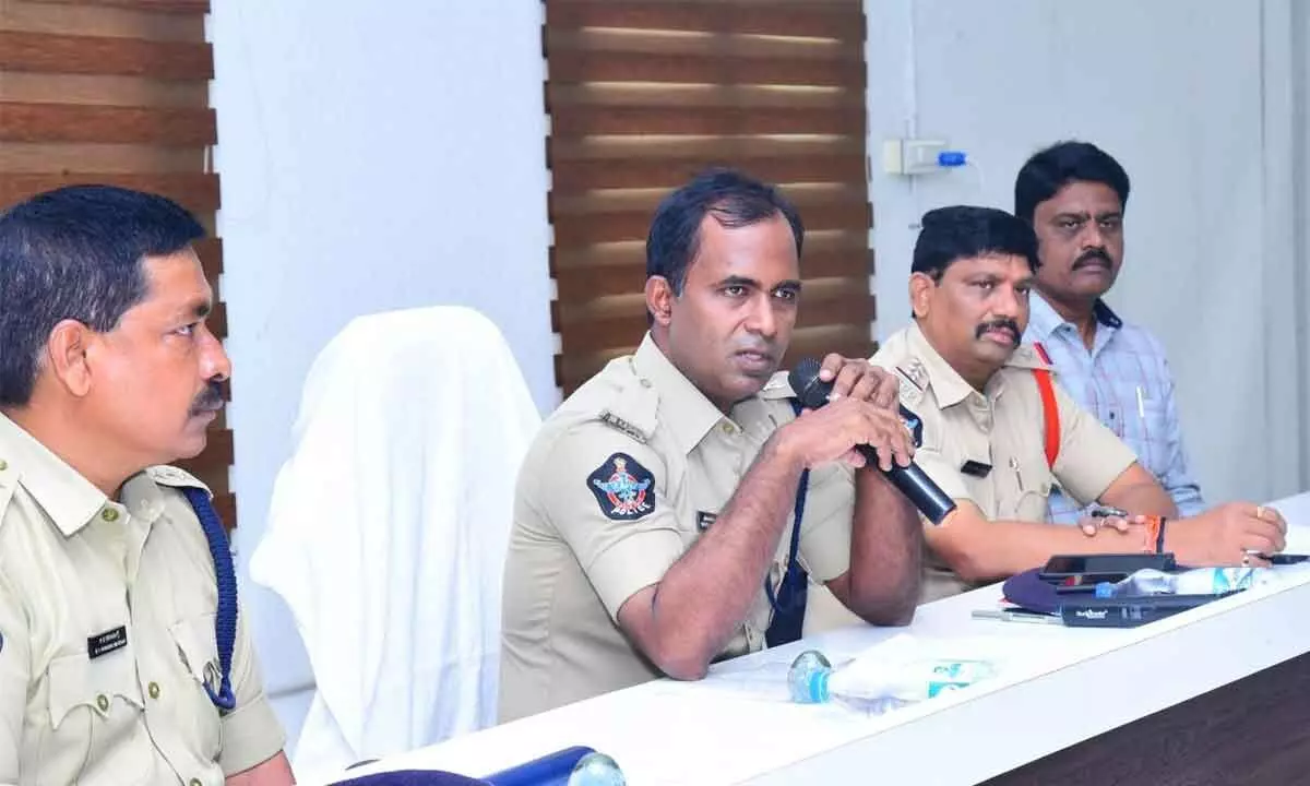 Task Force ACP Ramana Murthy briefing the media on the arrest of the accused in fire mishap, in Vijayawada on Friday
