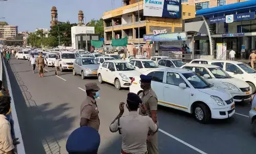 If anyone is found driving in a rash negligent manner and using handheld communication devices, they will have to pay a fine of Rs 1,000 for the first time and Rs 10,000 if they repeat the offence. (Representational image/File)