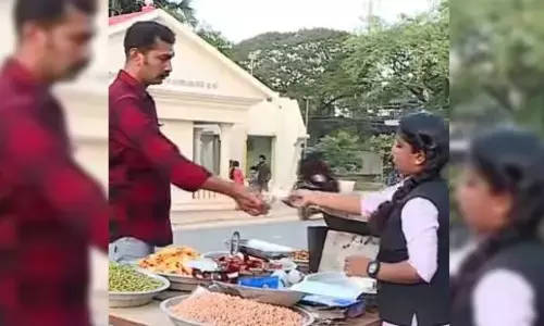 A Class 12 Student In Kerala Sells Peanuts After School To Fulfill Her Dreams