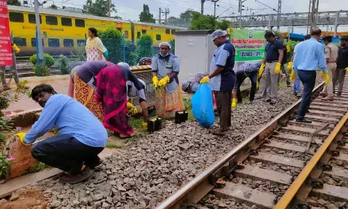 Railway staff cleaning the tracks as part of ‘Har Patri Saaf Suthri – Special Campaign 2.0’ in Vijayawada on Friday