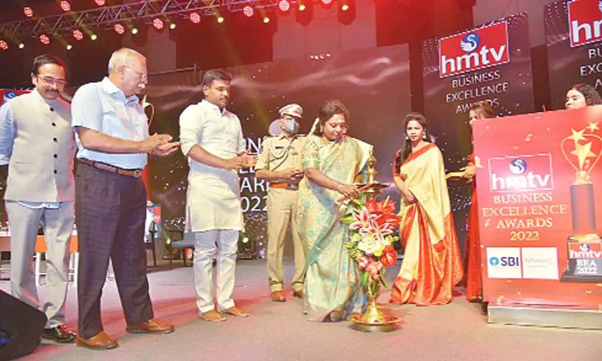 Telangana Governor Dr Tamilisai Soundararajan lighting the lamp to inaugurate hmtv Business Excellence awards in Hyderabad on Saturday while AP Industries Minister  G Amarnath (third from left), Kapil Group Chairman K Vaman Rao (second from left) and Organisational Strategist K Krishna Sagar Rao (extreme left) look on