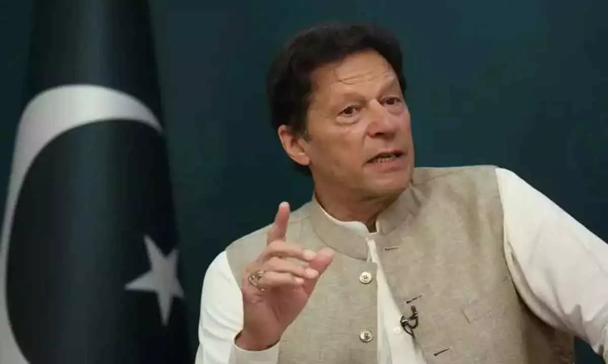 Imran counterattacks Pak PM, says I dont talk to boot polishers