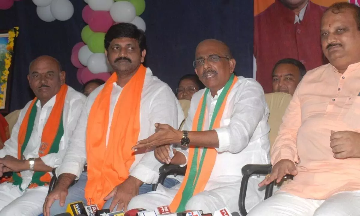 BJP leader and MLC Vakati Narayana Reddy speaking to the press at Andhra Kesari Vidya Kendram in Ongole on Sunday