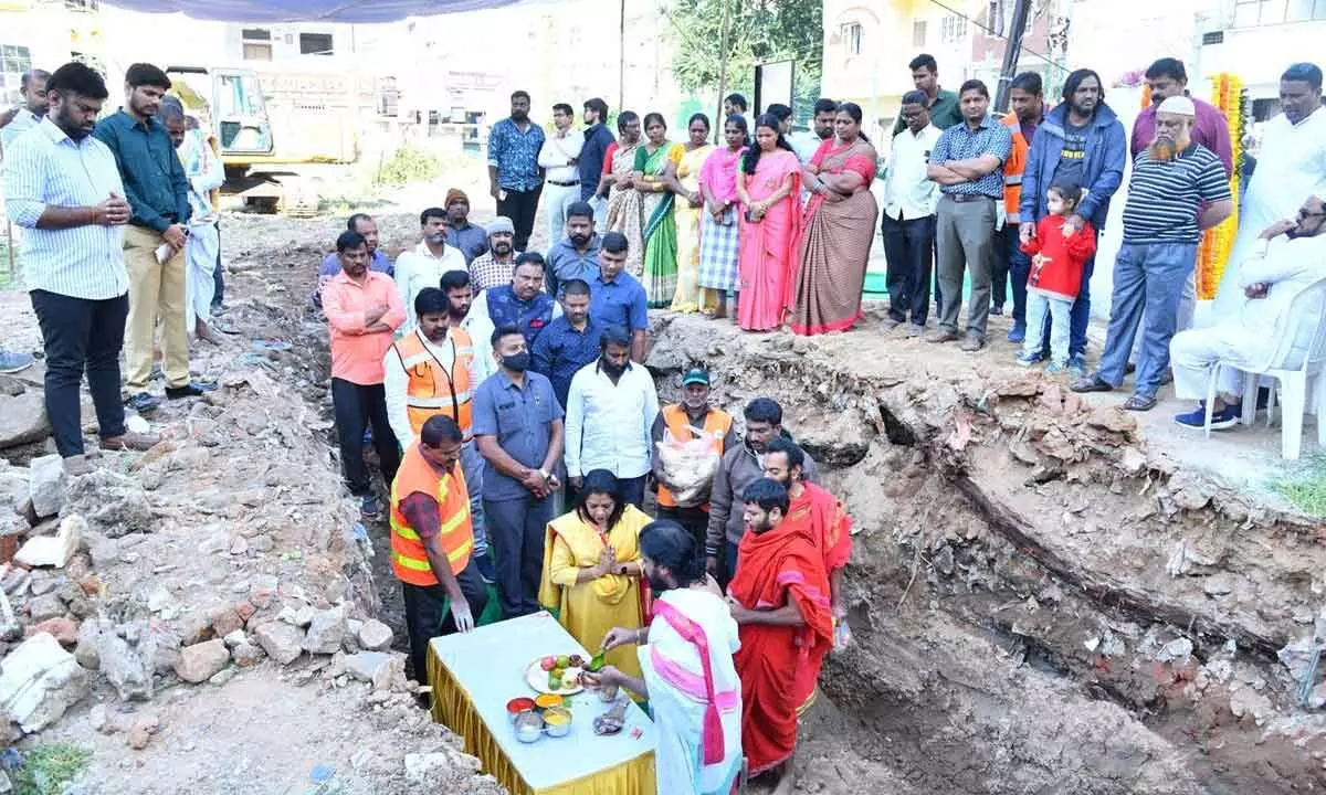 Hyderabad: Mayor Gadwal Vijayalakshmi lays foundation for indoor sports complex