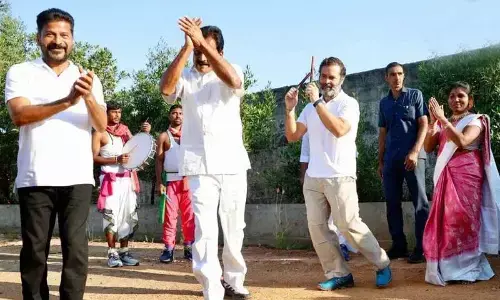 Bharat Jodo Yatra: Rahul Gandhi plays Bathukamma along with Revanth Reddy