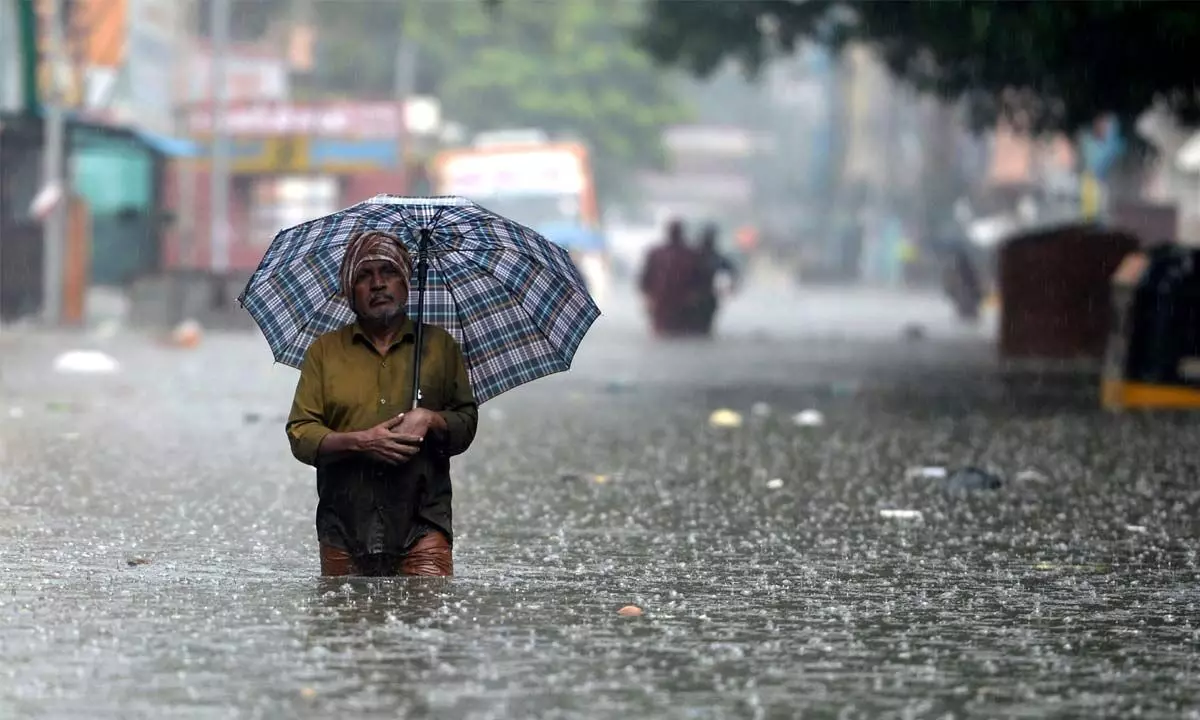 Heavy rain lashes Tamil Nadu, schools closed