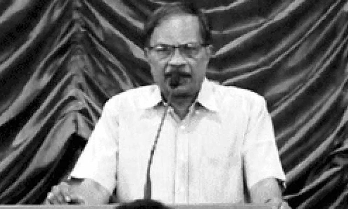 M T Vasudevan Nair speaking at the inaugural session of the sixth edition of the Kozhikodan Drama Festival at the Town Hall in Kozhikode on Thursday.