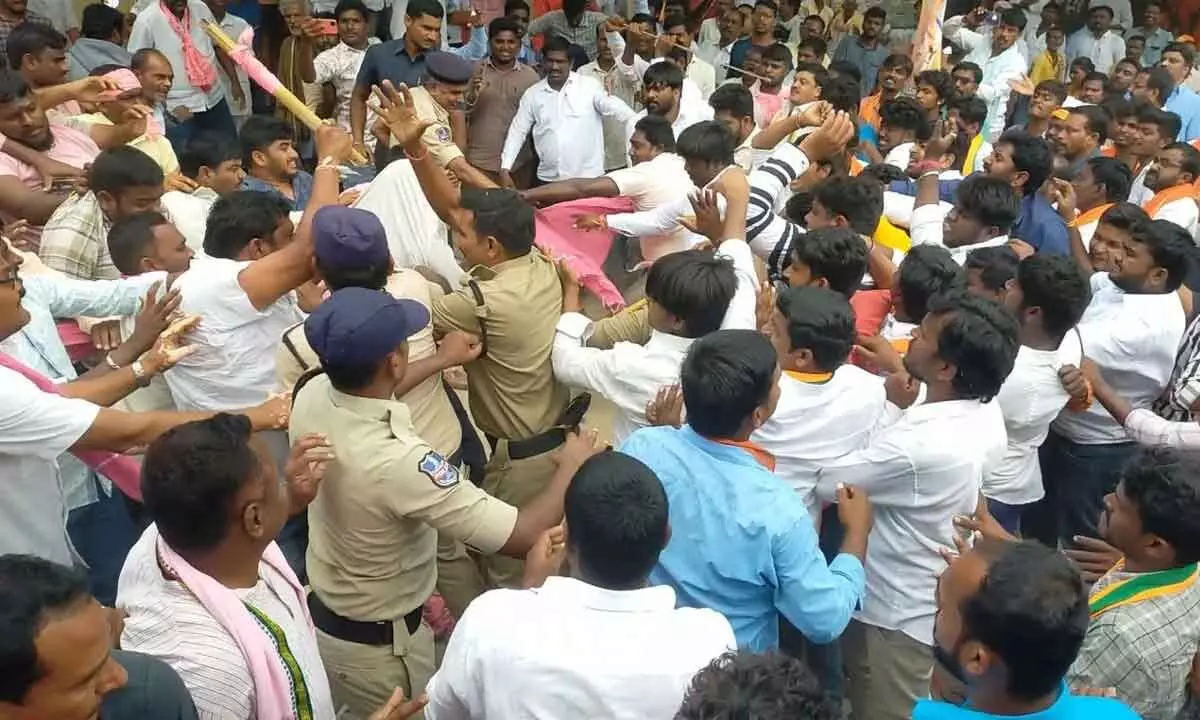 TRS MLC Palla Rajeshwar Reddy and several other workers were injured on the last day of bypoll campaigning in Munugodu, on Tuesday