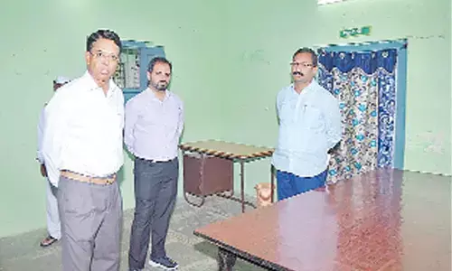 EC hunting to trace non-locals staying in Munugodu