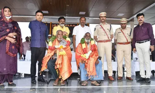Annamayya administration felicitating the freedom fighters Allah Bakash and Vinai Tullah on the occassion of State Formation Day in Rayachoti on Tuesday
