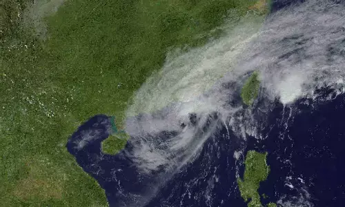 Hong Kong issues 3rd highest warning as tropical cyclone Nalgae nears