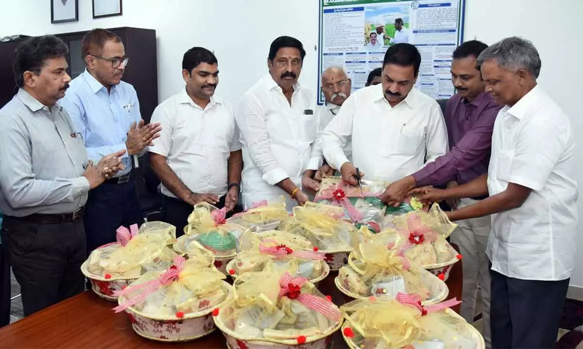 Minister for Agriculture  Kakani Govardhan Reddy launching Markup branded natural products, at Secretariat,on Thursday