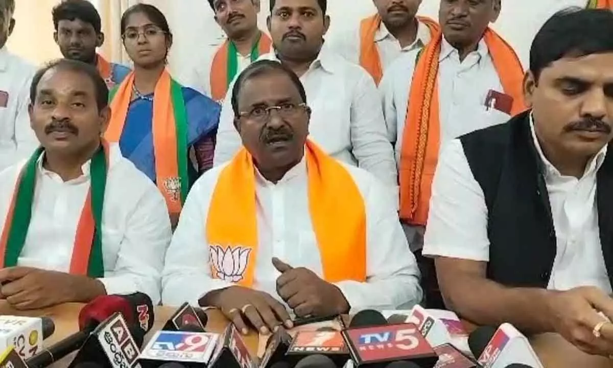 BJP state president Somu Veeraju addressing a press  conference at Pulivendula on Thursday