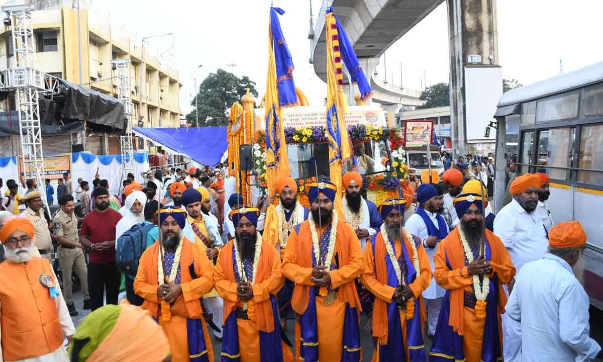 Hyderabad: Sikh community takes out colourful procession