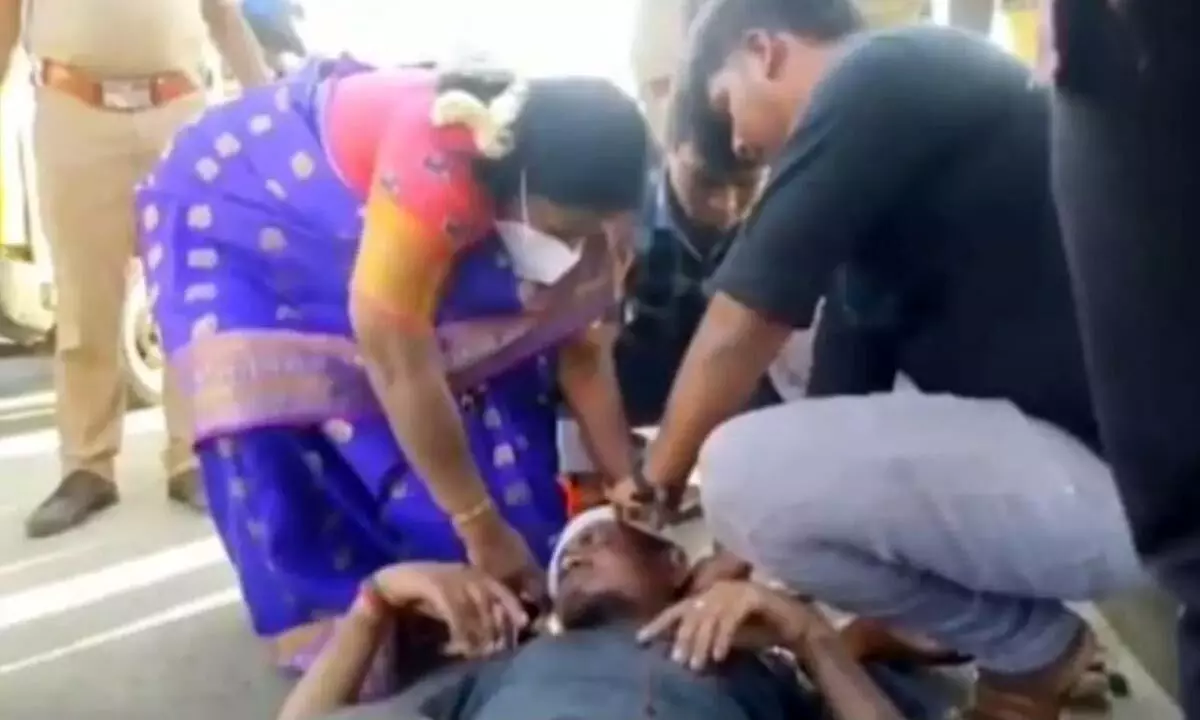 Governor Tamilisai gives first aid to accident victim in Chennai