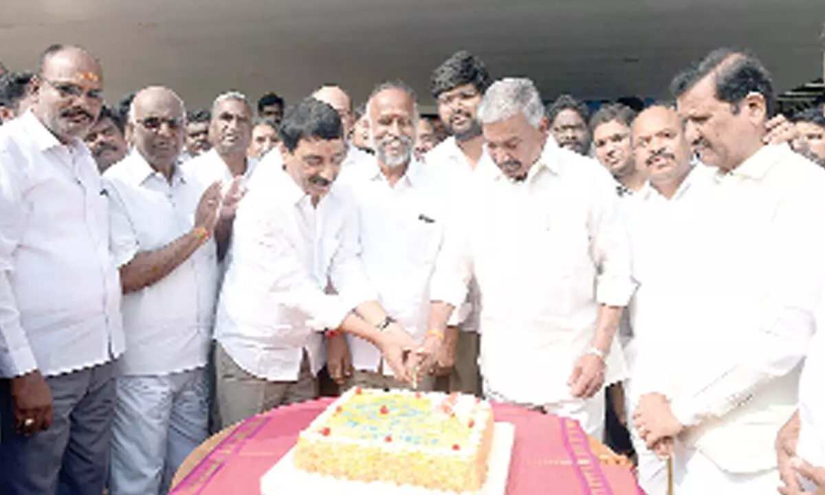 Minister Peddireddi Ramachandra Reddy cutting the cake marking the completion of five years of Chief Minister Y S Jagan Mohan Reddy’s Praja Sankapa Yatra in Tirupati on Sunday