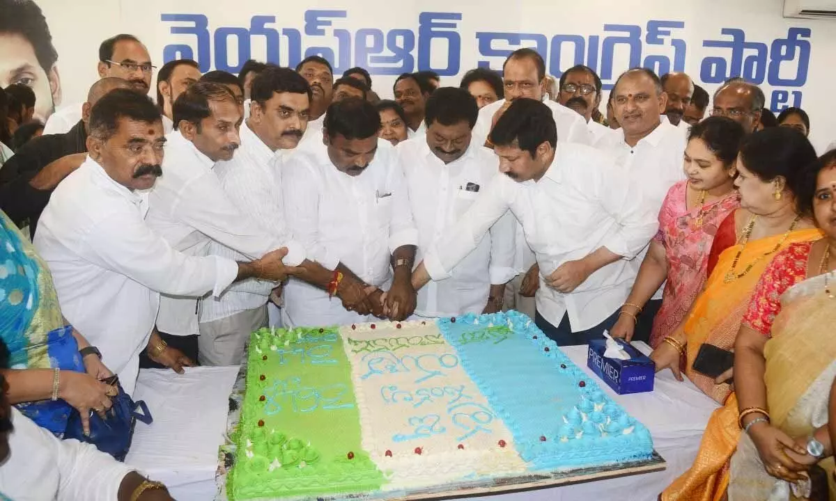Ministers M Nagarjuna and Jogi Ramesh cut a cake as part of the celebrations organised on the occasion of the fifth anniversary of the Praja Sankalpa Yatra at the YSRCP Central office in Tadepalli on Sunday